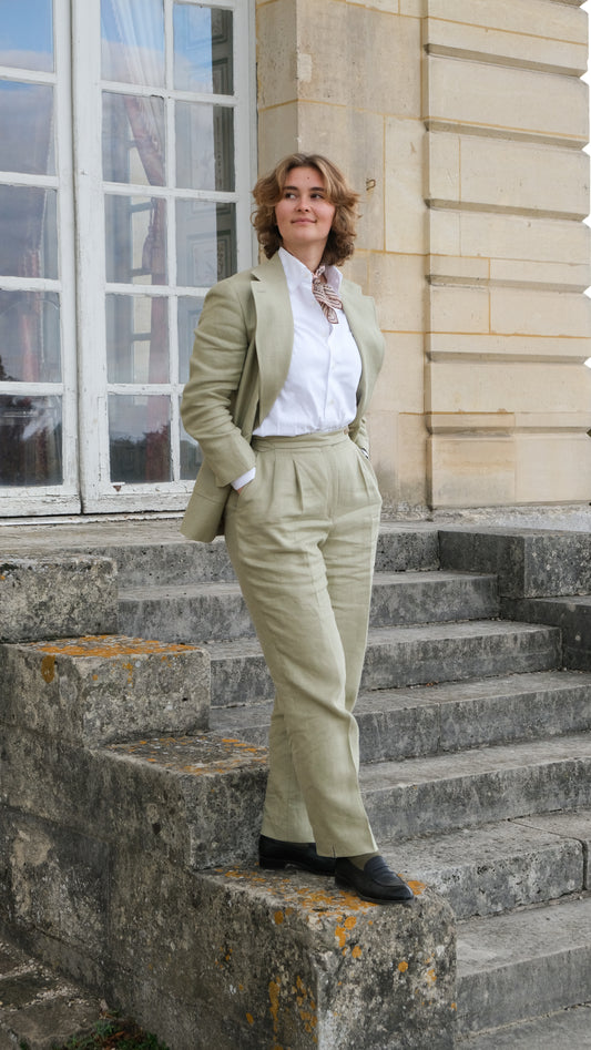 Naisten mittatilaushousut