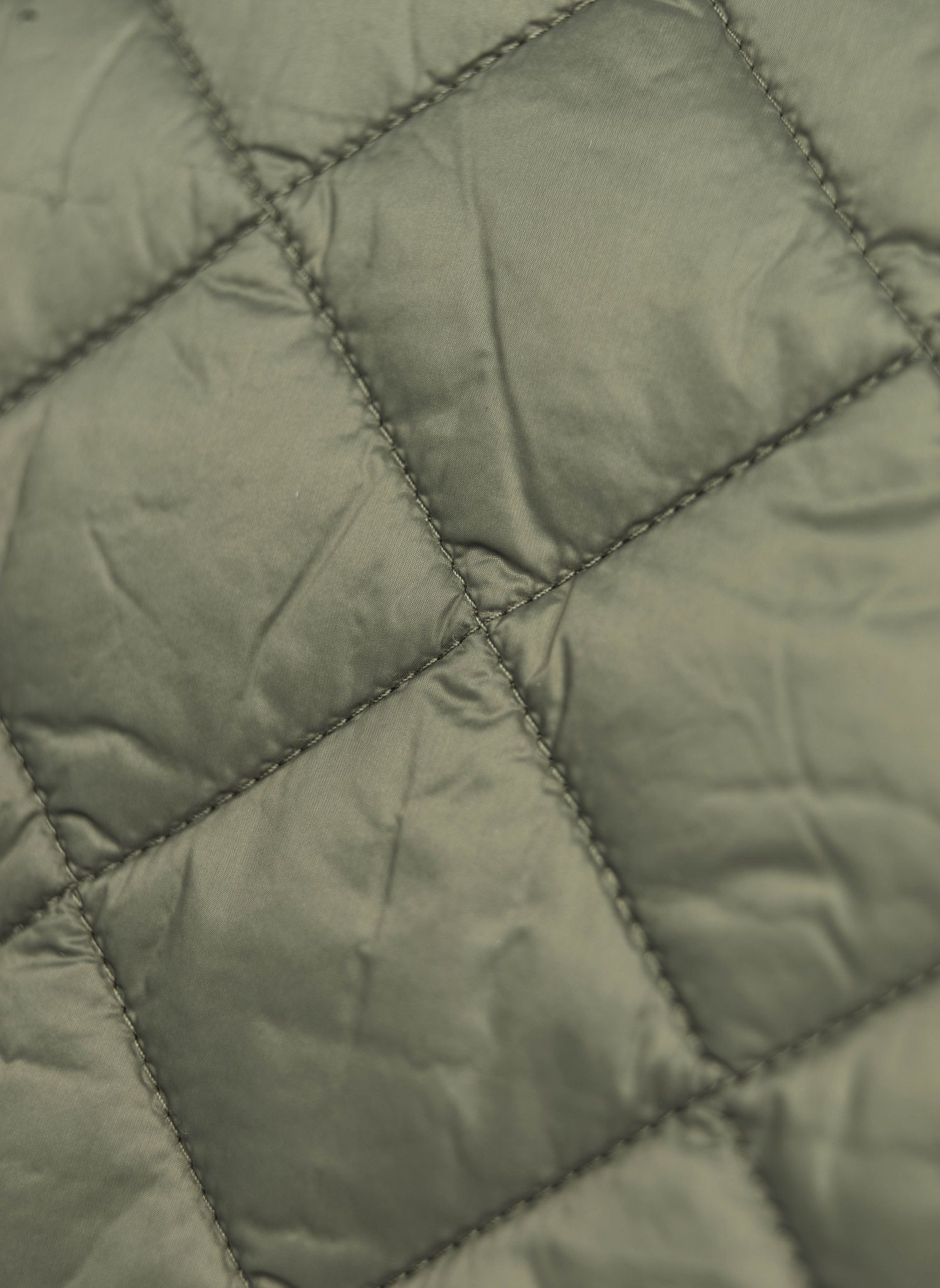 hansen-and-jacob_outerwear_04903_inzip-quilted-light-down-waistcoat_58_green_detail2_large