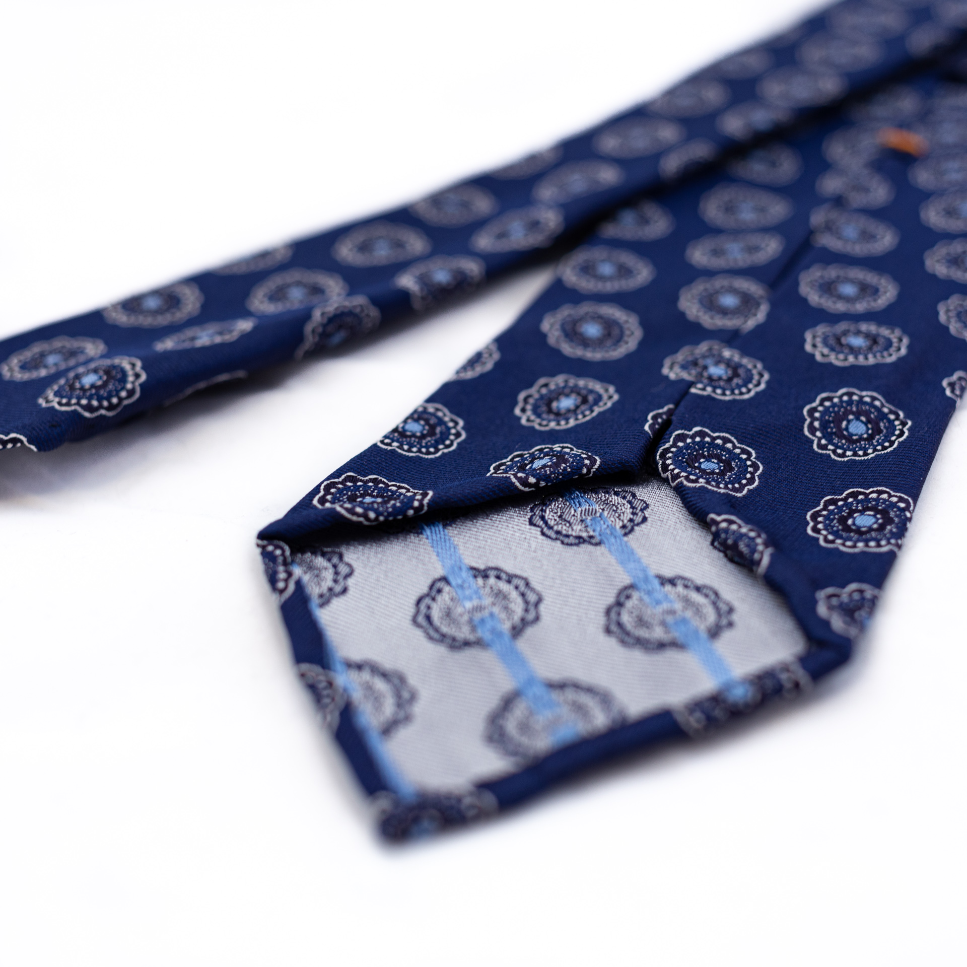 Blue 5-fold floral print silk tie details