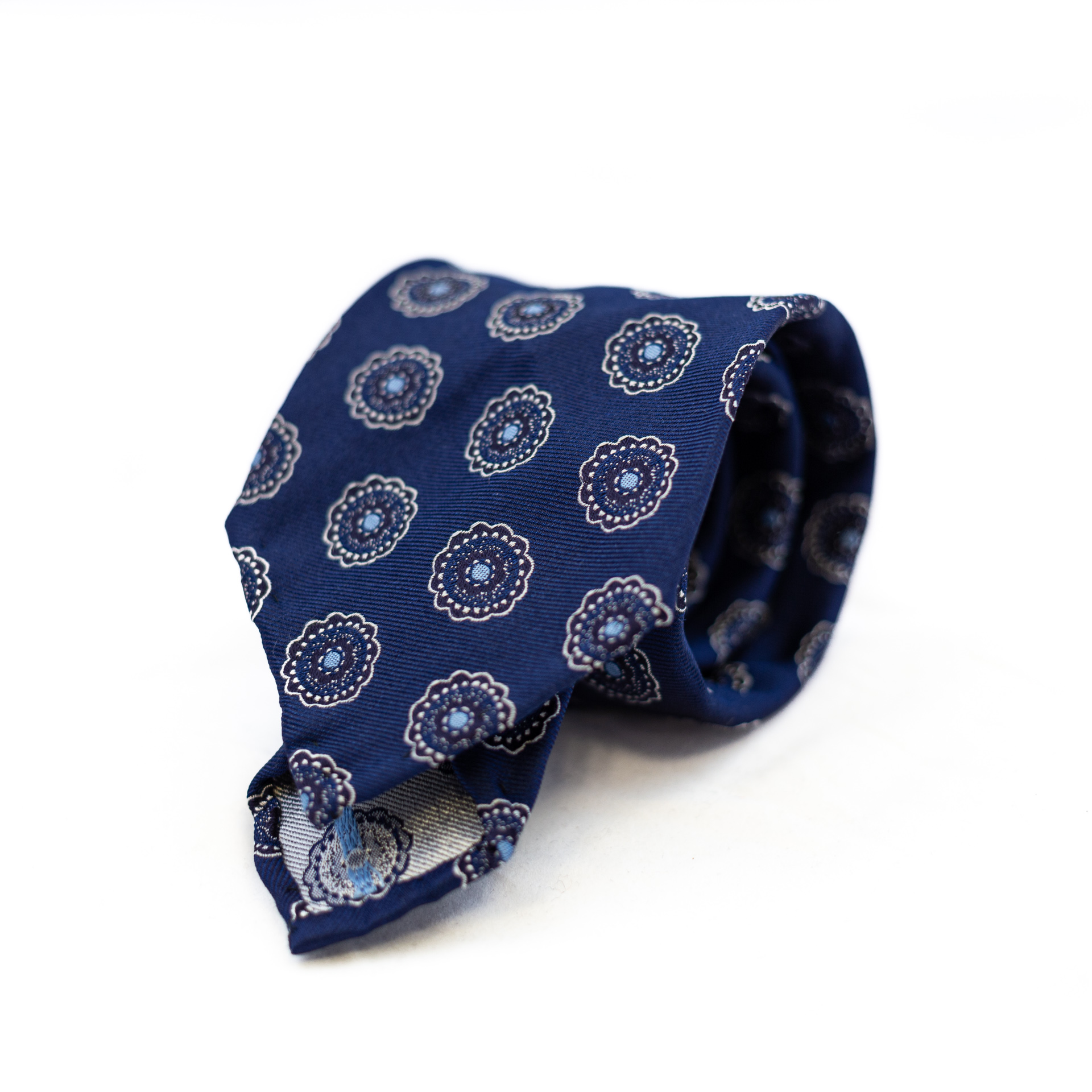 Blue 5-fold floral print silk tie folded