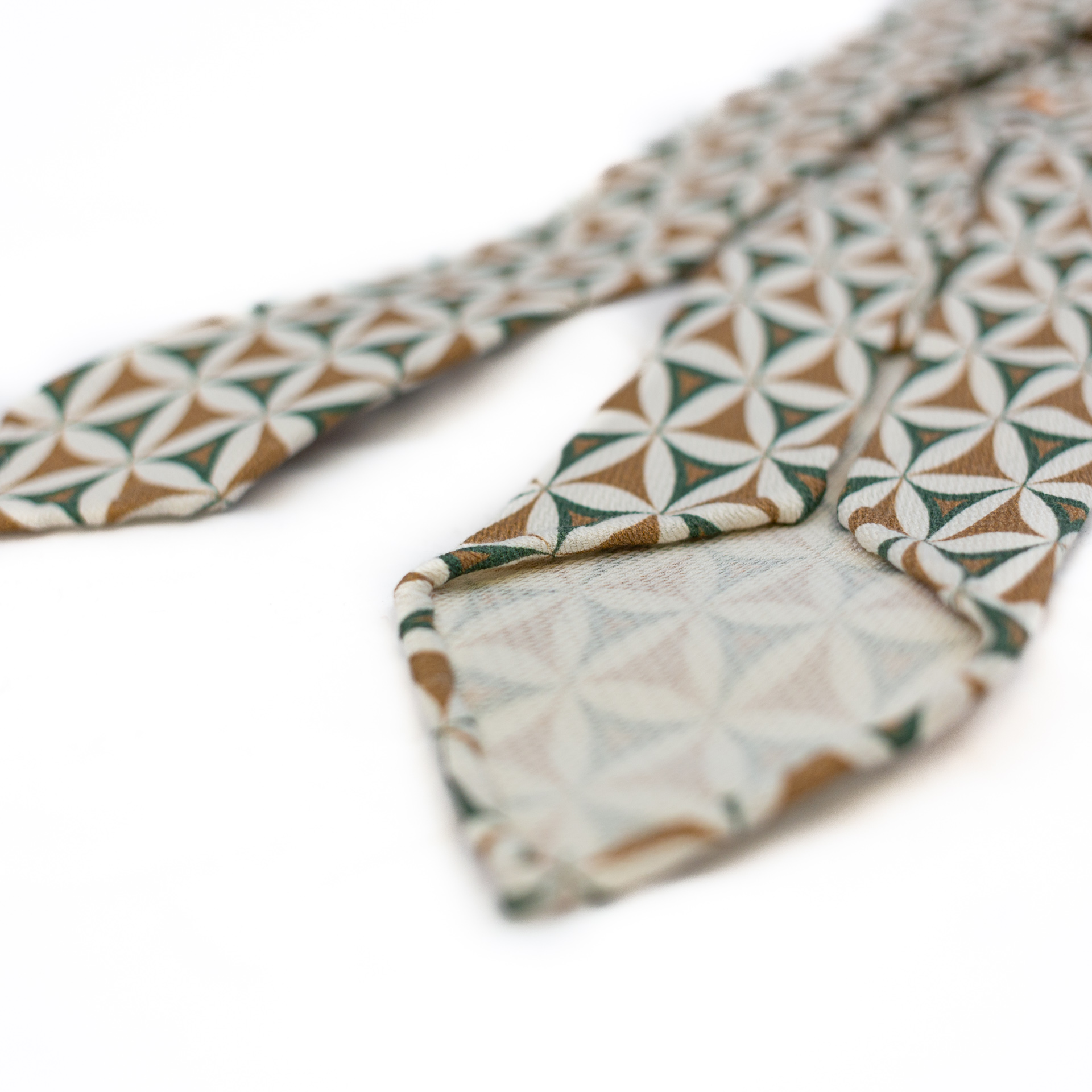 DLA green diamond pattern soft silk tie details
