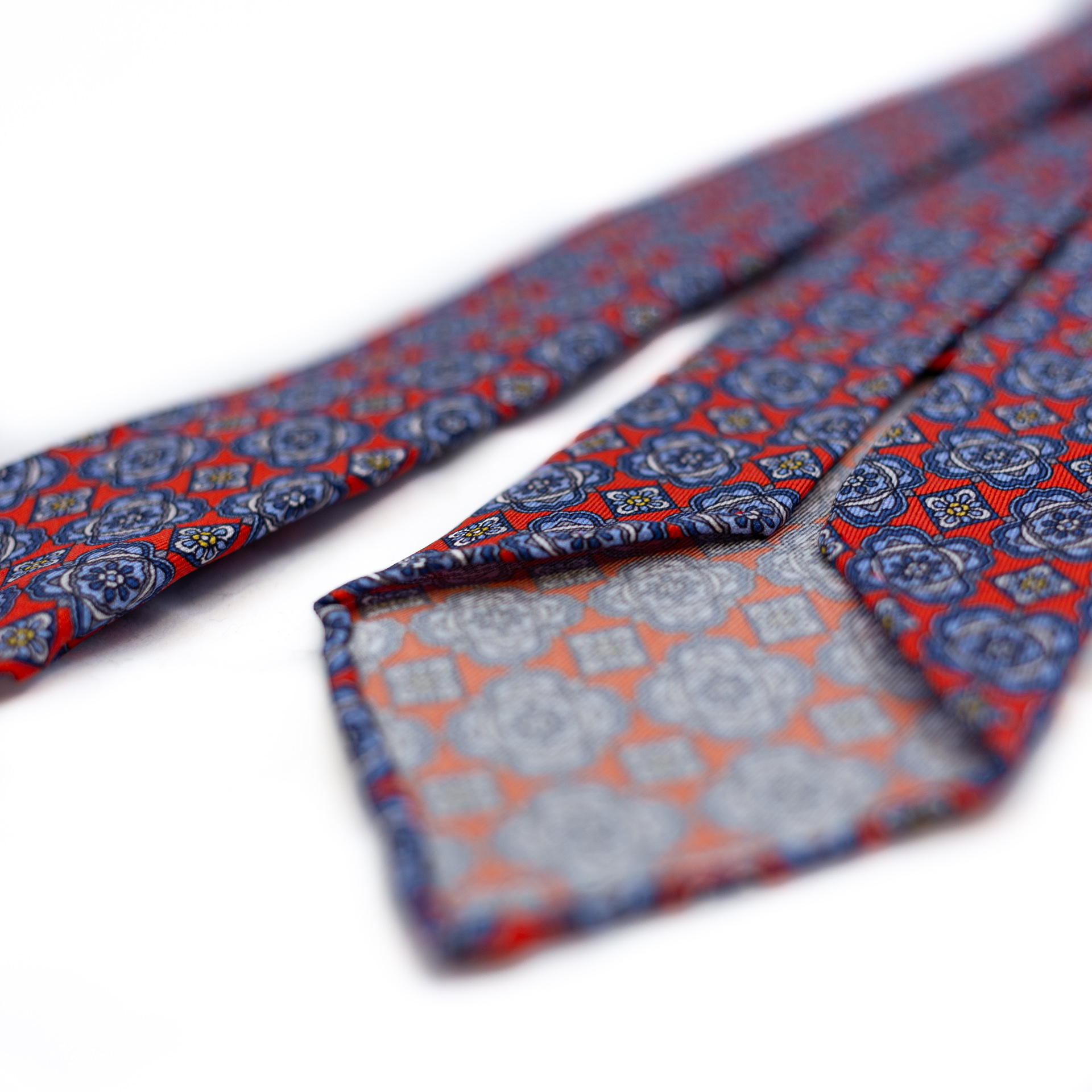 Red 5-fold printed silk tie details