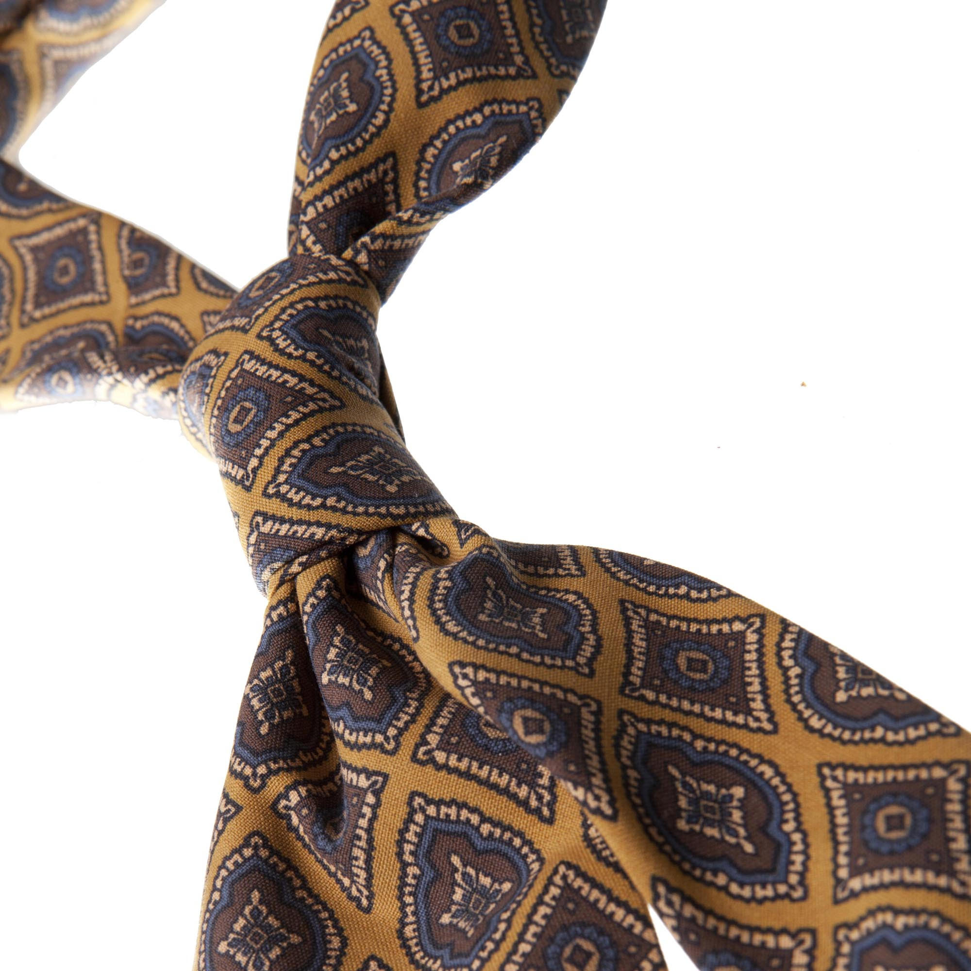 Yellow 5-fold paisley pattern soft silk tie details